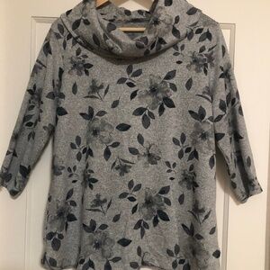 Grey w Floral Loose Turtle Neck Mid-Sleeve Tee